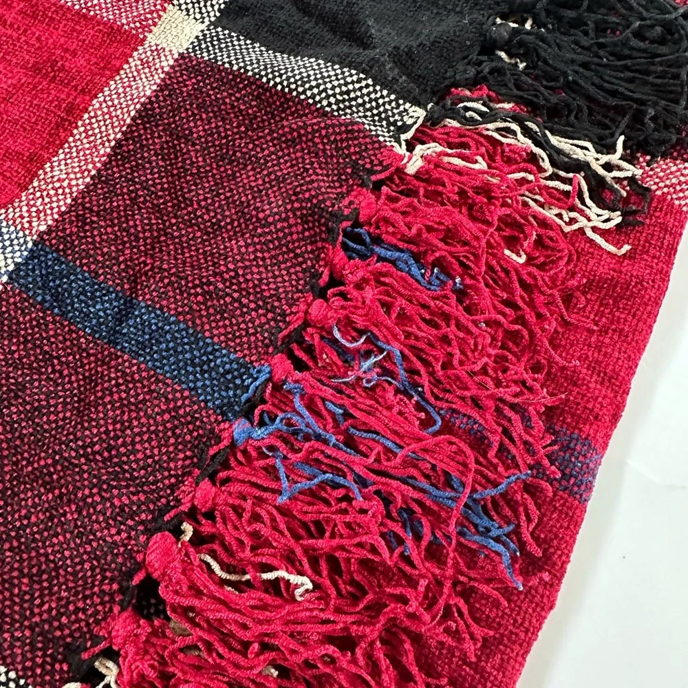 Colours by ALEXANDER JULIAN Scarf red black plaid rayon fringe